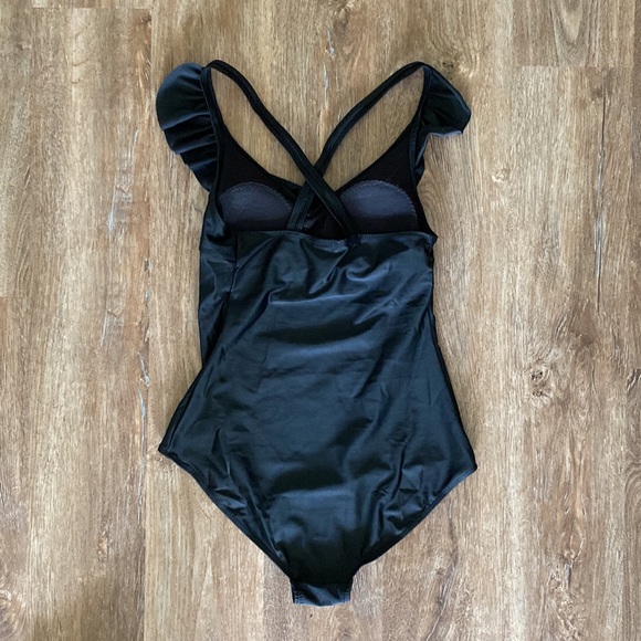 ESMARA Ruffled One Piece - Picture 3 of 5